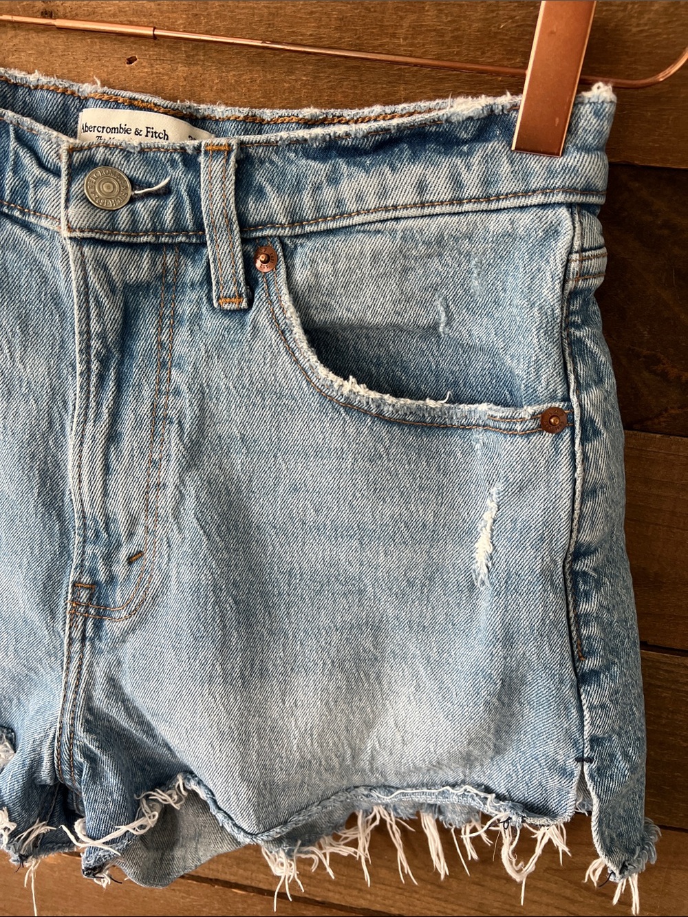 Abercrombie & Fitch Women's Curve Love High Rise Denim Mom Shorts Size 28 / 6 - Picture 2 of 5